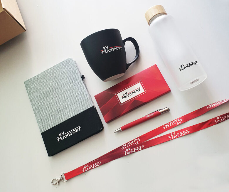 Naujoko rinkiniai su įmonės logotipu