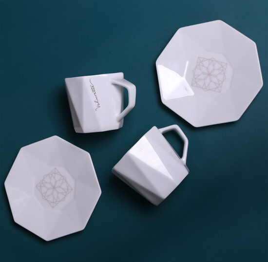 Prabangūs porceliano puodeliai su logotipu | Verslo dovanos ir reprezentaciniai rinkiniai