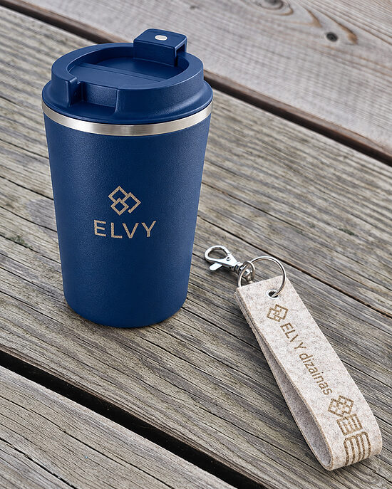 Termo puodelis su veltinio pakabuku ir logotipu | ELVY